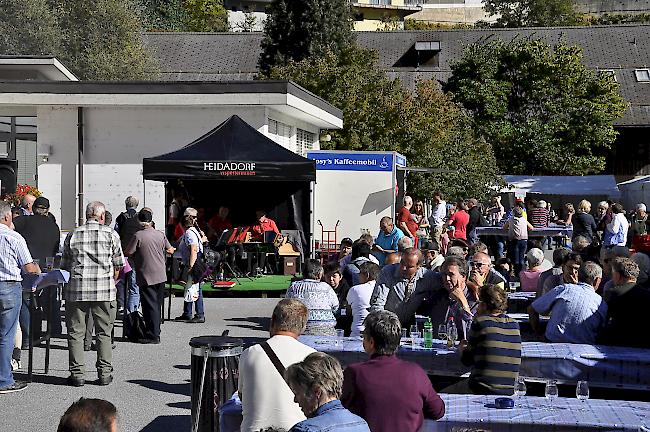 Impressionen vom ersten Alp- und Bergproduktemarkt Oberwallis.