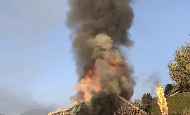 Ein zweistöckiges Einfamilienhaus ist am Samstagnachmittag bei einem Brand in Glion VD völlig zerstört worden.