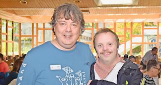 Alte Bekannte. Leiter Haru Vetsch (links) mit &shy;Teilnehmer Peter.