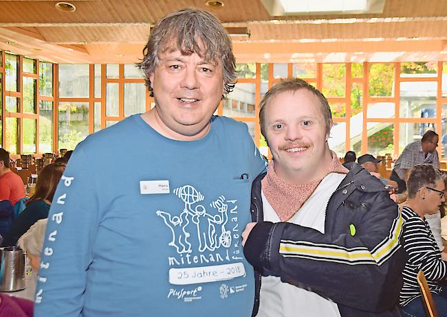 Alte Bekannte. Leiter Haru Vetsch (links) mit Teilnehmer Peter.