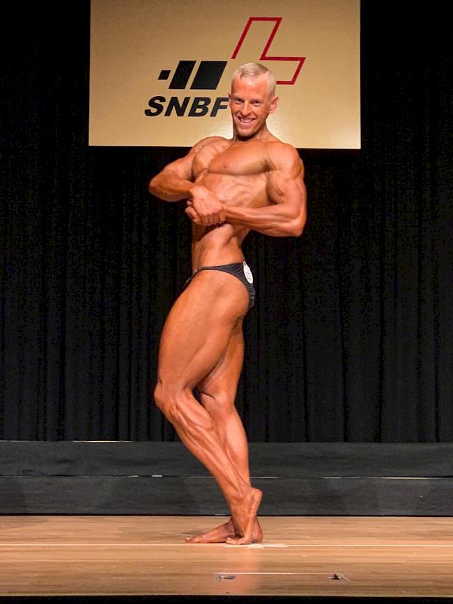 Claude Amacker ist bester Schweizer in der Kategorie bis 75 Kilogramm der Schweizermeisterschaft SNBF
Bodybuilding Klassen. 