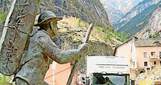 Lastwagen, welche die geltenden Verordnungen nicht erf&uuml;llen, soll so rasch wie m&ouml;glich die Nutzung von Tunnels und P&auml;ssen in den Schweizer Alpen untersagt werden.