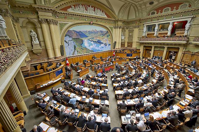 Der Nationalratssaal im Bundeshaus: Die Abgeordneten fehlen viel seltener bei Abstimmungen als in den 1990er-Jahren.
