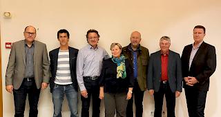 Von links: Bezirkspr&auml;sident Jean-Claude Zeiter mit den Kandidaten f&uuml;r den Verfassungsrat der CSP Bezirk Leuk: Raban Karlen, Thomas Matter, Zita Burgener, Bernhard Burkard, und Rafael Locher sowie der Pr&auml;sident der CSP Ortspartei Salgesch, Valentin Cina.