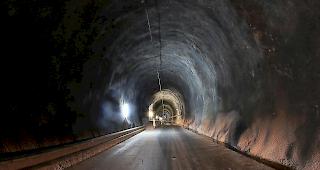 L&ouml;tschberg-Basistunnel. Der Bundesrat sieht in der Botschaft zum Bahn-Ausbauschritt 2035 nun auch den Ausbau der bahntechnischen Ausr&uuml;stung des im Rohbau ausgebrochenen Abschnitts der zweiten R&ouml;hre vor.