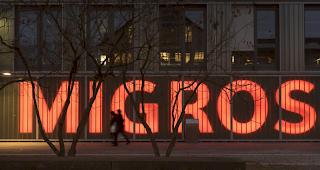 Migros zahlt den Mitarbeitenden im kommenden Jahr etwas mehr Lohn. 