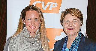 Support vor Ort. CVPO-Parteipr&auml;sidentin Franziska Biner mit &laquo;ihrer&raquo; Bundesratsanw&auml;rterin Viola Amherd.Foto wb