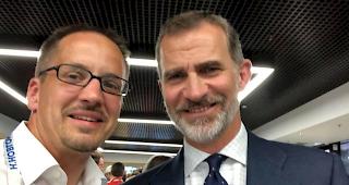 Kommt einem Spanisch vor. Oberstaatsanwalt Rinaldo Arnold (links) mit K&ouml;nig Felipe VI. von Spanien, im VIP-Bereich anl&auml;sslich eines WM-Achtelfinals in Russland.