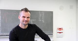 Damian Gsponer ist P&auml;dagoge, Lerntherapeut und Schulleiter der gd-Schule in Bratsch.