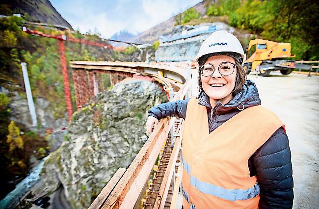 Arbeiter mit Respekt behandeln. Die Baumeisterin Sandra Imboden auf einer ihrer imposanten Baustellen – der Chinegga-Brücke in Stalden.