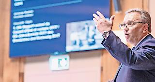 In Geberlaune. Finanzminister Roberto Schmidt kann 2019 dank sprudelnder Einnahmen aus dem Vollen sch&ouml;pfen.