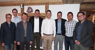 Von links: Neumitglieder Peter Schnyder und Christoph Willisch sowie die Vorstandsmitglieder Andreas Holzer (abtretendes Vorstandsmitglied), Pascal Ruppen (abtretendes Vorstandsmitglied), Daniel Rotzer (neu Pr&auml;sident), Andreas Zenh&auml;usern (Medien/Kommunikation), Peter Ammann (neu Finanzen) und Martin Berchtold (Sekret&auml;r).