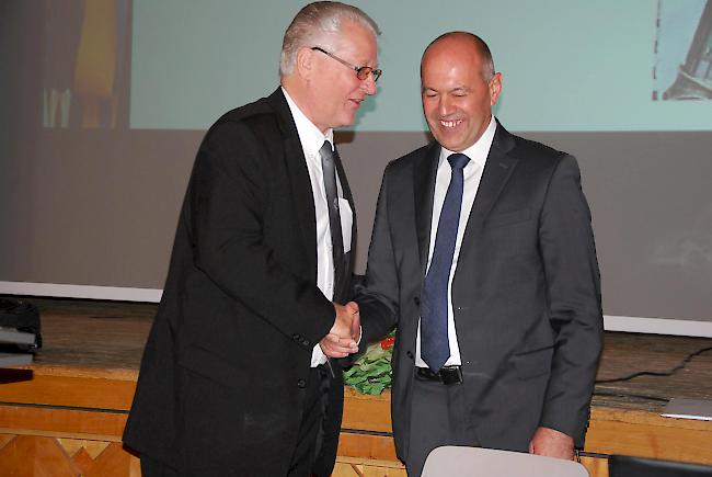 Beim traditionellen «Amici-Treffen» konnte Obmann Tony Jossen (links) auch den Kommandant der Schweizergrade Oberst Christoph Graf begrüssen. 