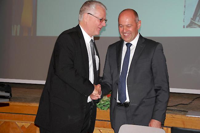 Beim traditionellen «Amici-Treffen» konnte Obmann Tony Jossen (links) auch den Kommandant der Schweizergrade Oberst Christoph Graf begrüssen.