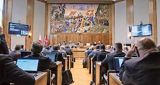 Grossratssaal. Der k&uuml;nftige Arbeitsplatz auch der Verfassungsr&auml;te.