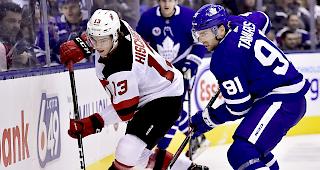 Nico Hischier verpasst erstmals seit seiner Verpflichtung bei den New Jersey Devils ein NHL-Spiel. (Archivbild)