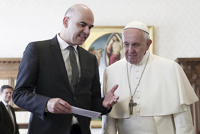 Globales Thema. Bundespräsident Alain Berset und Papst Franziskus thematisierten die Bedeutung des humanitären Völkerrechts.