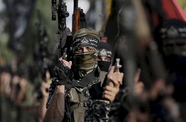 Militante Palästinenser im Gazastreifen haben am Dienstag ihre heftigen Raketenangriffe auf Israel fortgesetzt.