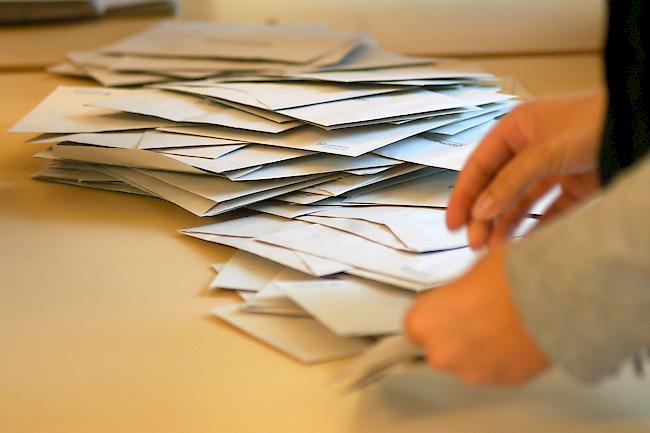 Rechtskräftig. Der heute 31-jährige Mann aus dem Oberwallis, der bei den kantonalen Wahlen 2017 Wahlunterlagen aus Briefkästen gefischt und gefälscht hat, zieht das Urteil des Bezirksgerichts Brig nicht weiter. (Symbolbild)
