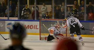 Torh&uuml;ter Lory und Heynen unter Druck, der EHC Visp musste sich bei Ajoie geschlagen geben.