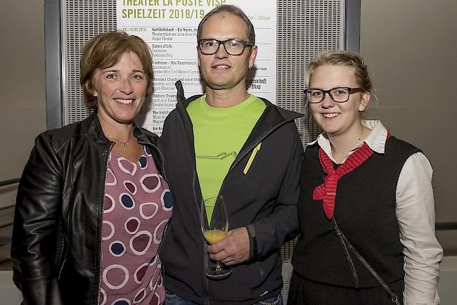 Monika (47) und Fredy Schmidt (55) sowie Désirée Kummer (25), Bitsch.