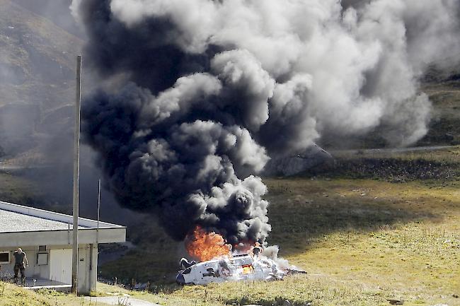 Unglück. Am 28. September 2016 stürzte ein Super-Puma der Schweizer Armee kurz nach dem Start rund 50 Meter vom Gotthard-Hospiz entfernt ab.