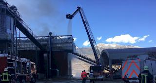 In Uvrier ist es am Donnerstag zu einem Brand in einer Verwertungsanlage gekommen (Symbolbild). 