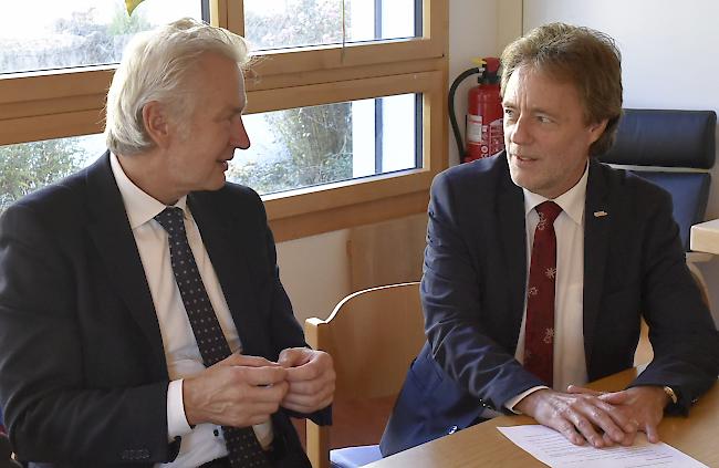 Besitzerwechsel?. Der Leuker Gemeindepräsident Martin Lötscher (links) und Thomas Gsponer, Präsident der Stiftung St. Josef, sind sich einig: Ein Besitzerwechsel des Ringacker-Heims würde Sinn machen. Foto wb