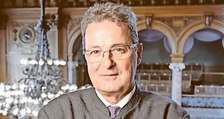 Chambre de r&eacute;flexion. Jean-Ren&eacute; Fournier im St&auml;nderatssaal. Hier wird er seine aktive politische Laufbahn als Ratspr&auml;sident 2018/19 abschliessen.