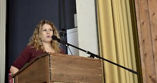 Koordinatorin. Martina Augstburger, Oberwalliser Koordinatorin von &laquo;Benevoles Valais-Wallis&raquo;, hiess in der Turnhalle von Ausserberg 84 Oberwalliser Freiwillige zum &laquo;Dankesch&ouml;n-Tag&raquo; willkommen.