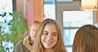 Sitze sind wichtig. Anita Iseni von &laquo;Zukunft Wallis&raquo; am Wahlsonntag: &laquo;Wichtig ist es, dass unsere Liste Sitze erobert.&raquo;Foto wb