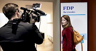 Klare Positionierung. Die FDP-Parteispitze um Pr&auml;sidentin Petra G&ouml;ssi hat den Genfer Staatsrat Pierre Maude zum R&uuml;cktritt aufgefordert.