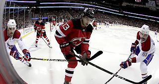 Niederlage. Der Natischer Nico Hischier erzielt sein f&uuml;nftes NHL-Saisontor. Dennoch verlieren die New Jersey Devils mit St&uuml;rmer Hischier und Verteidiger Mirco M&uuml;ller bei den Washington Capitals mit 3:6. (Archivbild)