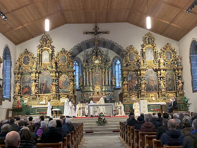 Die Kirche in Ernen wurde während der Sonntagsmesse feierlich eingeweiht