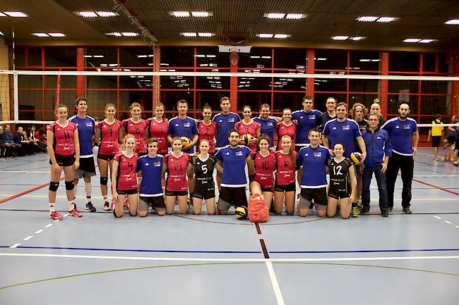 Die beiden Partien des dritten Oberwalliser Volleydays wurden ausnahmsweise in der Visper Doppelturnhalle im Sand durchgeführt.