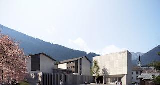 Markant. Das vierst&ouml;ckige Gemeindegeb&auml;ude markiert mit seiner pr&auml;zise gesetzten Westfassade den Eingang zur Dorfstrasse in Richtung des urspr&uuml;nglichen Dorfkerns.