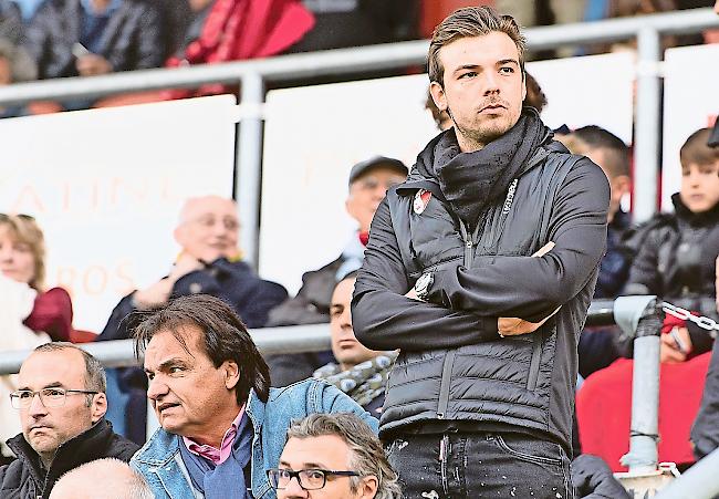 Den Überblick behalten. Sportchef Barthélémy Constantin, «mit über 30 Spielern ist das Kader
zu gross geworden».Foto Keystone