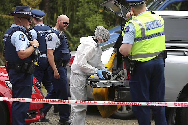 Die vermisste britische Backpackerin Grace Millane ist in Neuseeland wohl ermordet worden. Die Leiche der 22-jährigen wurde am Sonntag von der Polizei gefunden, ein Tatverdächtiger wurde inhaftiert.