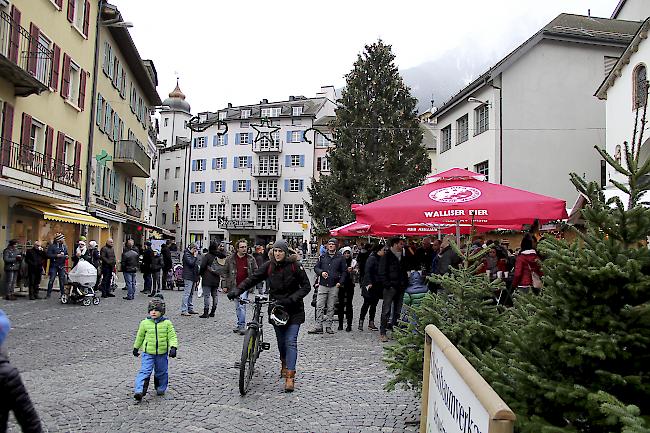 Weihnachtsevent auf dem Briger Stadtplatz.
