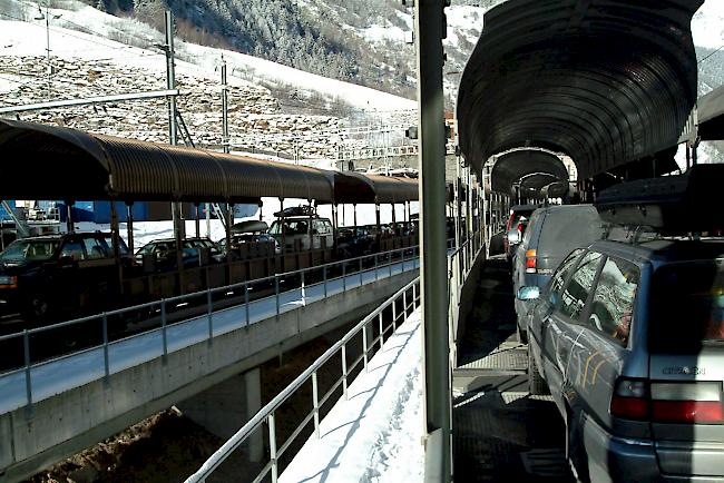 Autoverlad. Die Sanierung des Lötschberg-Scheiteltunnels während vier Jahren kommt mit 105 Millionen Franken zu stehen.