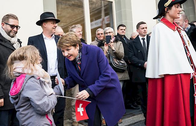 Herzlicher Empfang von Viola Amherd in St-Maurice.