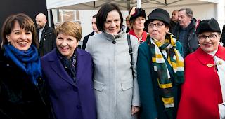 In Sitten ist die neue Bundesr&auml;tin im Namen der Walliser Regierung von Staatsratspr&auml;sidentin Esther Waeber-Kalbermatten begr&uuml;sst worden. 