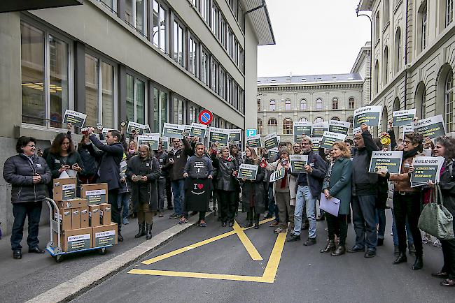 Protest in Bern. Psychologische Psychotherapeuten sind vom Gesetz her ermächtigt, in eigener fachlicher Verantwortung zu arbeiten. Im Abrechnungsmodell schlägt sich das nicht nieder.