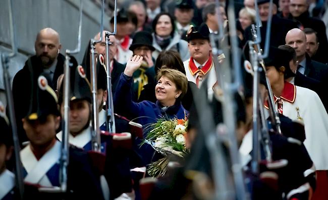 Bundesrätin Viola Amherd bei ihrer Ankunft am Bahnhof Brig.