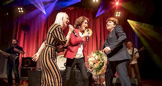 Hier geht am Donnerstagabend die Post am Empfang von Viola Amherd in der Simplonhalle ab: Zusammen mit Stefanie Heinzmann und Sina singt die neue Bundesr&auml;tin &laquo;Ain't No Mountain High Enough&raquo;.