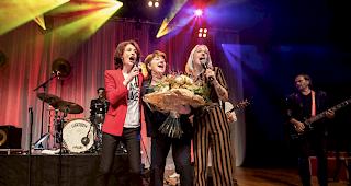 Gemeinsam auf der B&uuml;hne: Stefanie Heinzmann, Sina und Viola Amherd.