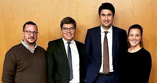 Von links: Philipp Matthias Bregy, scheidender Fraktionschef, Manfred Schmid, Vize-Fraktionschef, Aron Pfammatter, neuer Fraktionschef, und Franziska Biner, Pr&auml;sidentin CVPO.