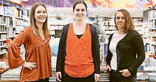 B&uuml;cher-Expertinnen. Noemi Schnydrig, Katrin Scherrer und Tabea Pfister  (von links) &uuml;ber ihre Favoriten.Foto WB