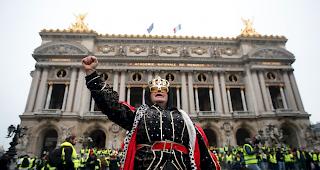 Die "Gelbwesten" haben sich zu erneuten Protesten gegen die Regierung versammelt.
