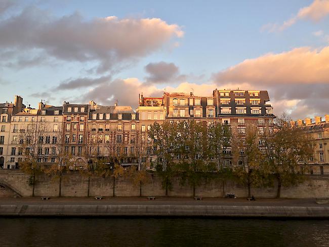 «Au bord de la Seine – Typisches Stadtbild in Paris»